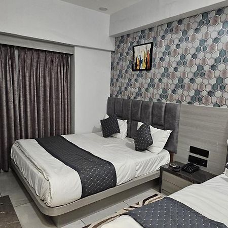 Hotel Allen Ahmadabad Zewnętrze zdjęcie